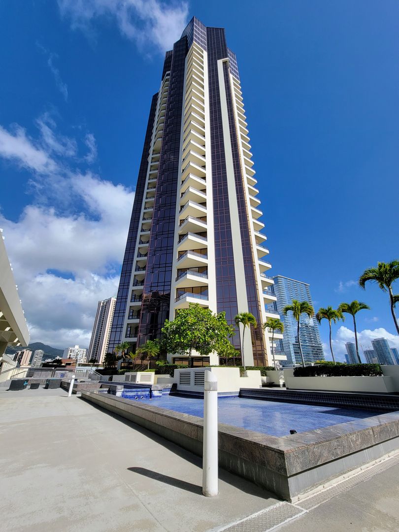 Honolulu Condo: 725 Kapiolani Blvd #1903