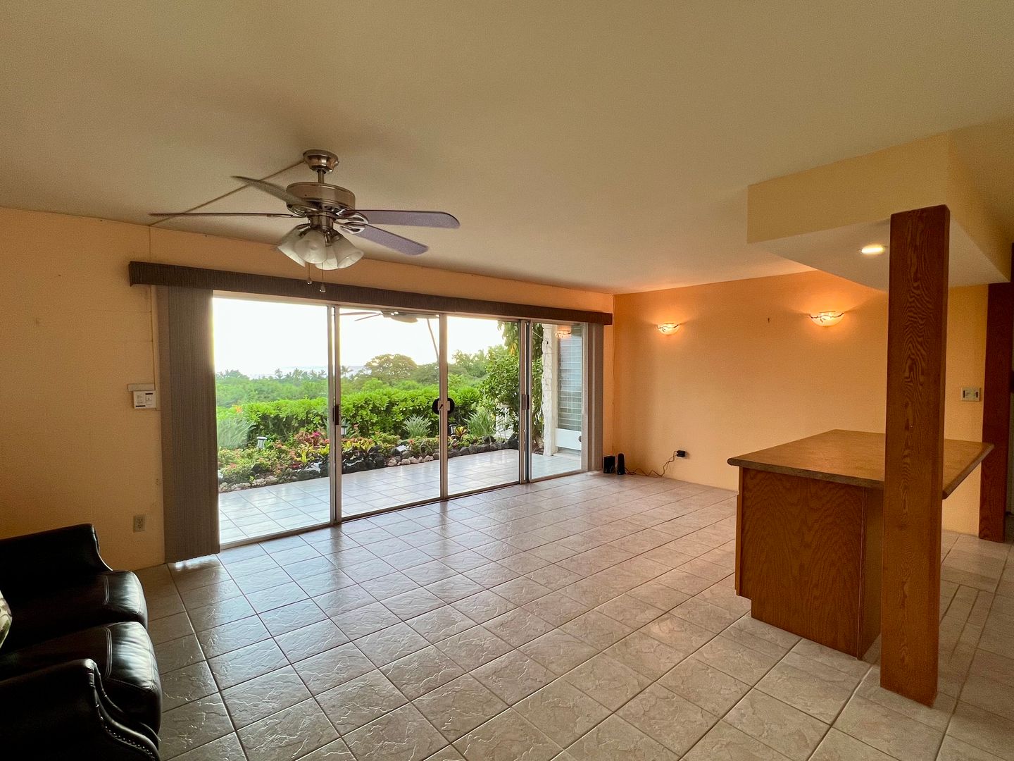 Kailua-Kona Condo: 78-7030 Alii Dr. Unit 104