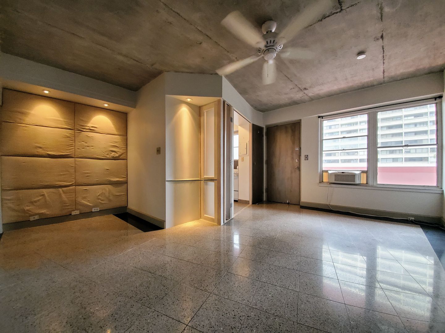 Honolulu Condo: 2118 Kuhio Ave #603