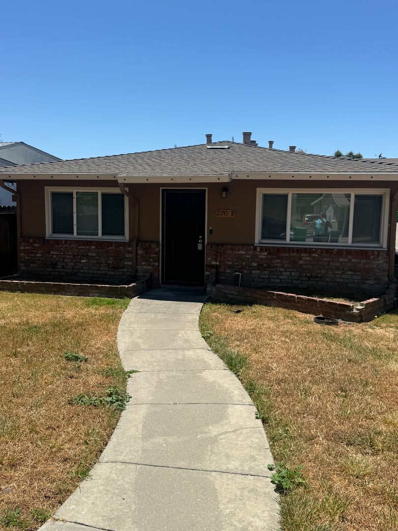 Hayward Condo: 21743 Princeton St. #8