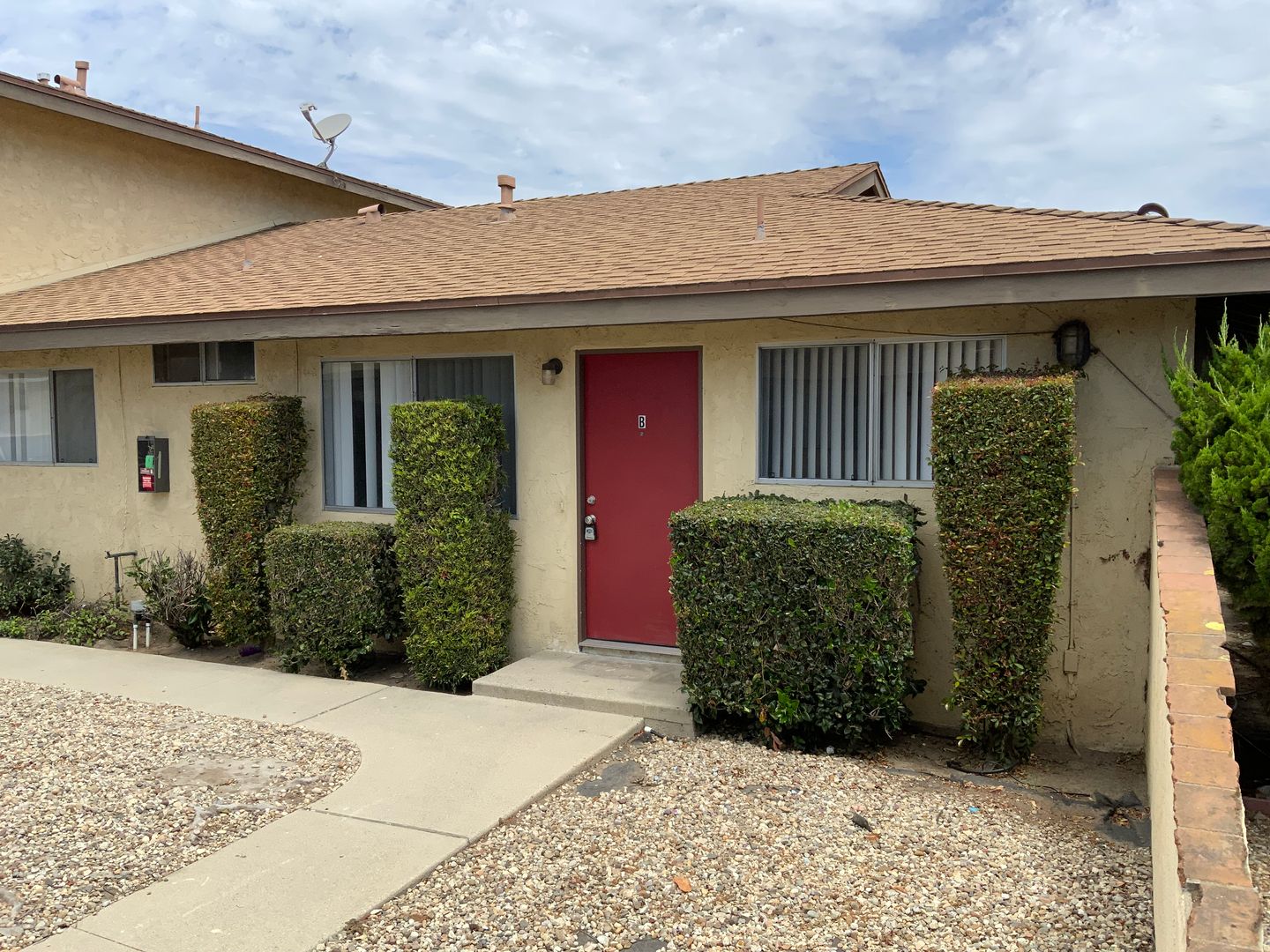 Oxnard Apartment: 2005 North Ventura Road