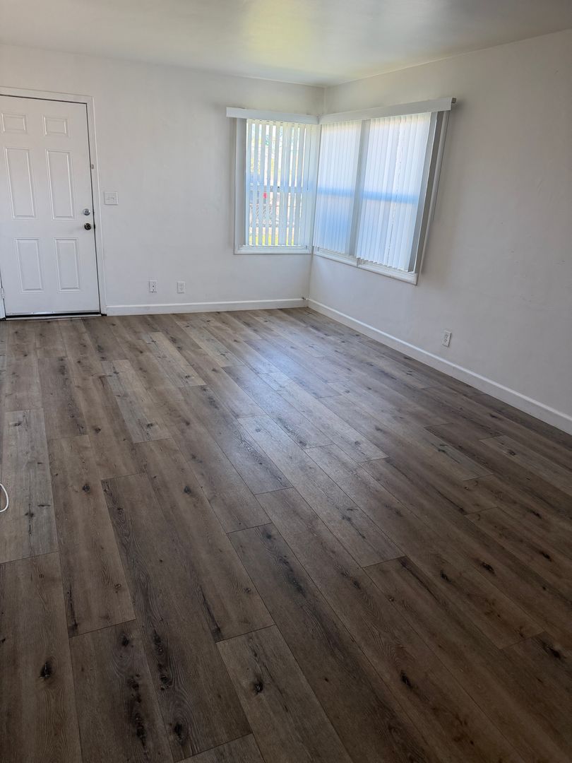 Santa Paula Apartment: 130B West Harvard Blvd.