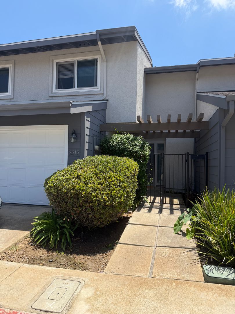 San Diego Townhome: 2313 Caminito Estero
