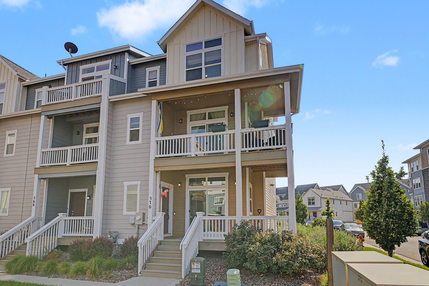 Englewood Townhome: 570 W Amherst Ave