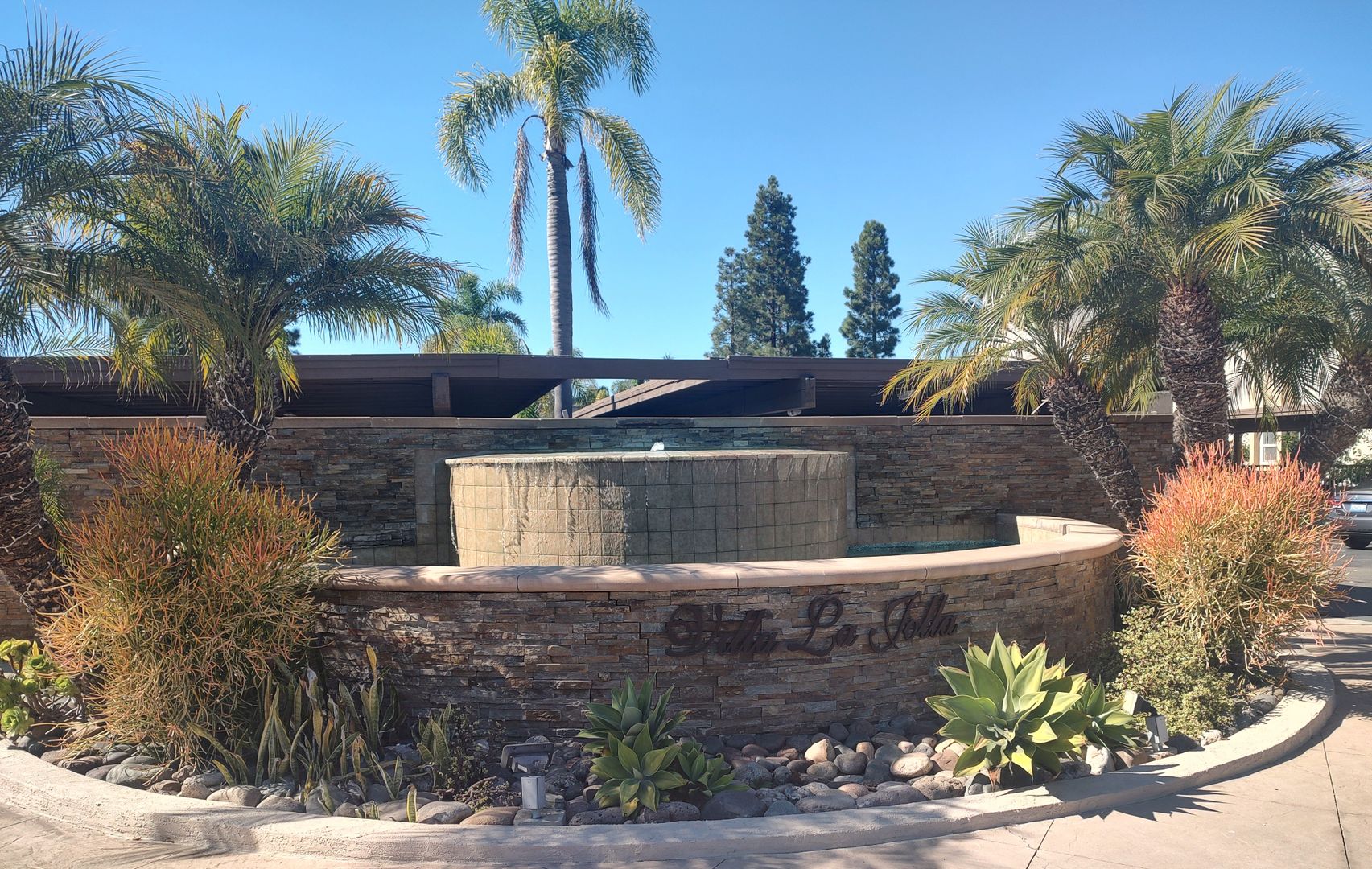 La Jolla Condo: 8680 Via Mallorca F