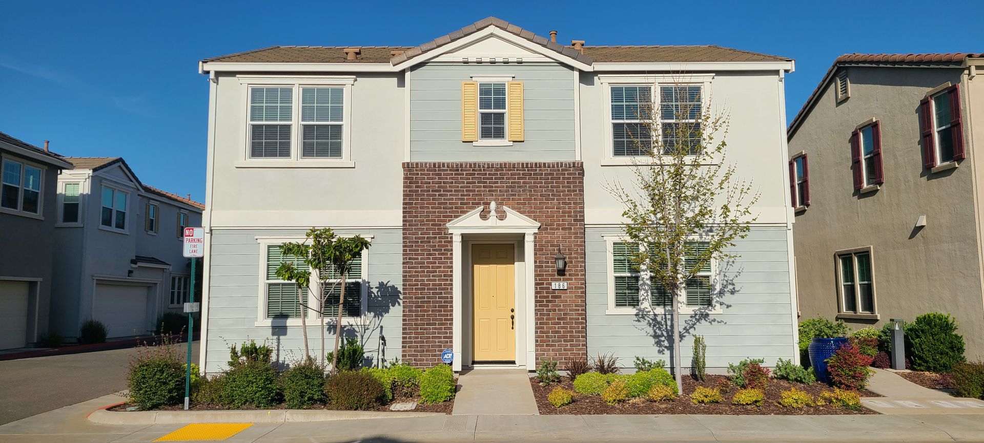 FOLSOM House: 186 COLNER CIR