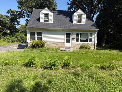 Spacious 4-Bedroom Home with Garage & Breezeway – photo 1