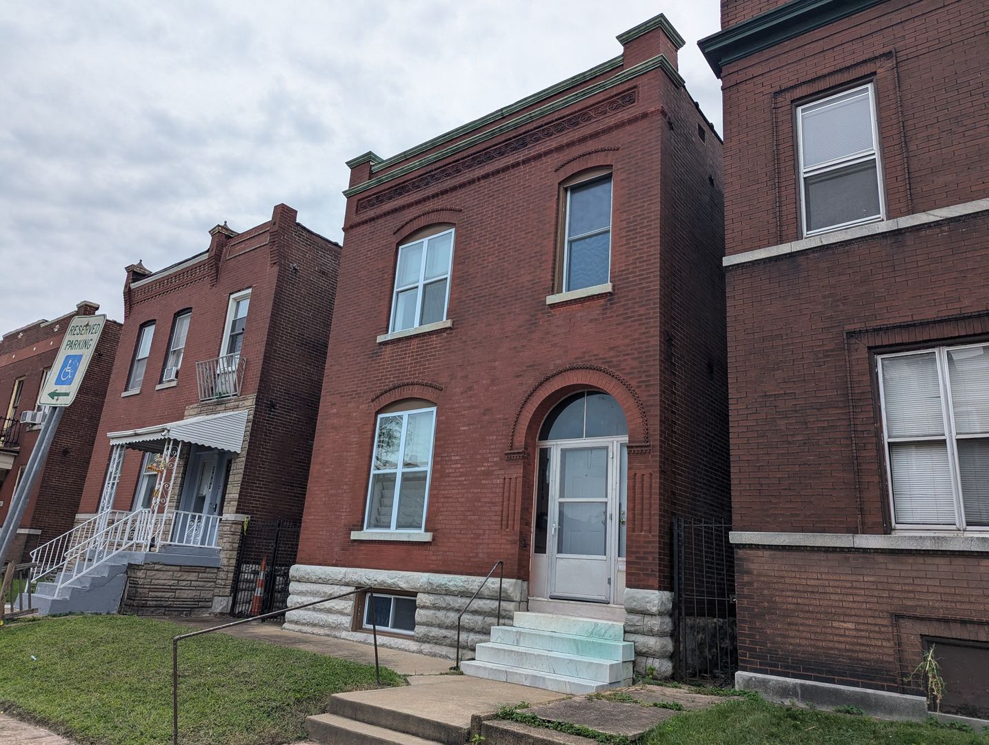 St. Louis Apartment: 2846 Wyoming Street