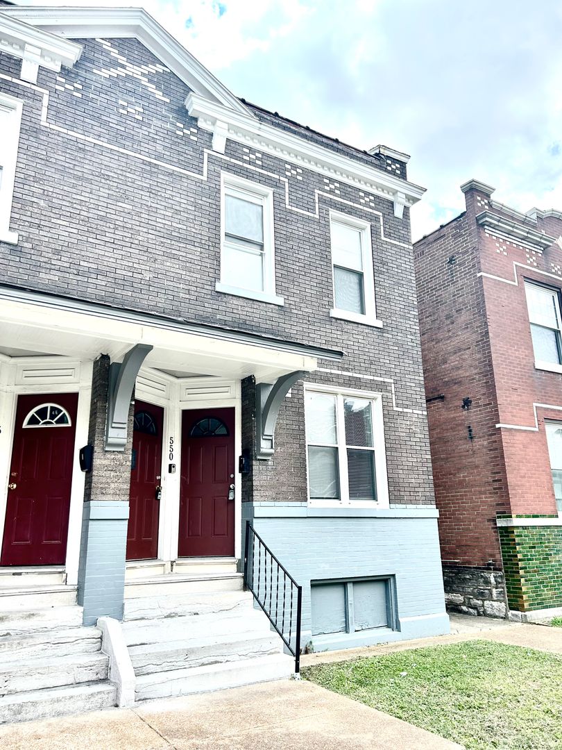 St. Louis Apartment: 548-550 Eiler Street