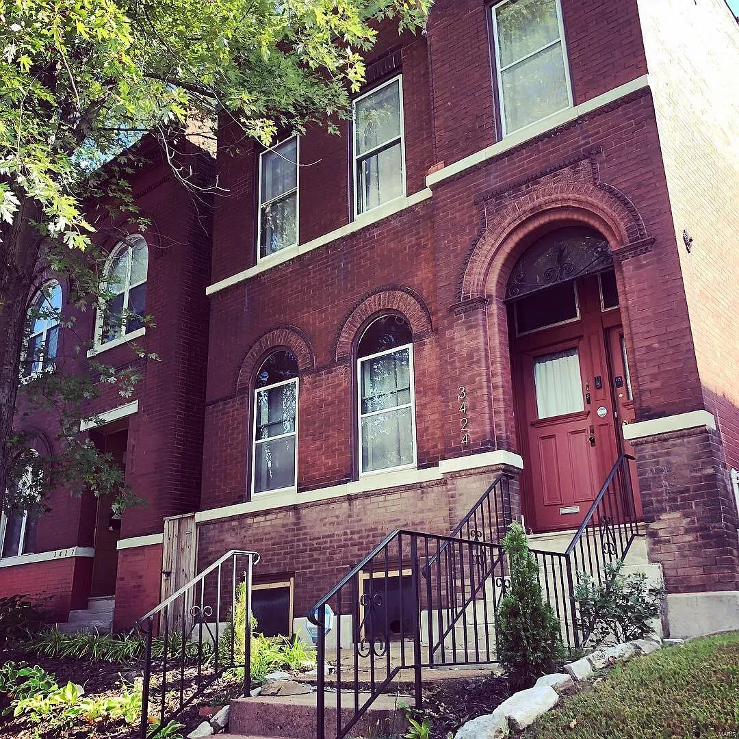 St. Louis Apartment: 3424 Chippewa Street