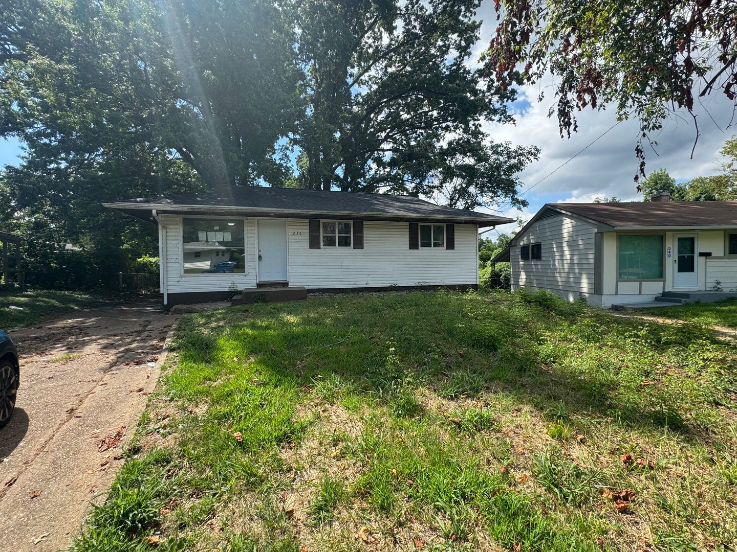 St. Louis House: 236 McAlpine Drive