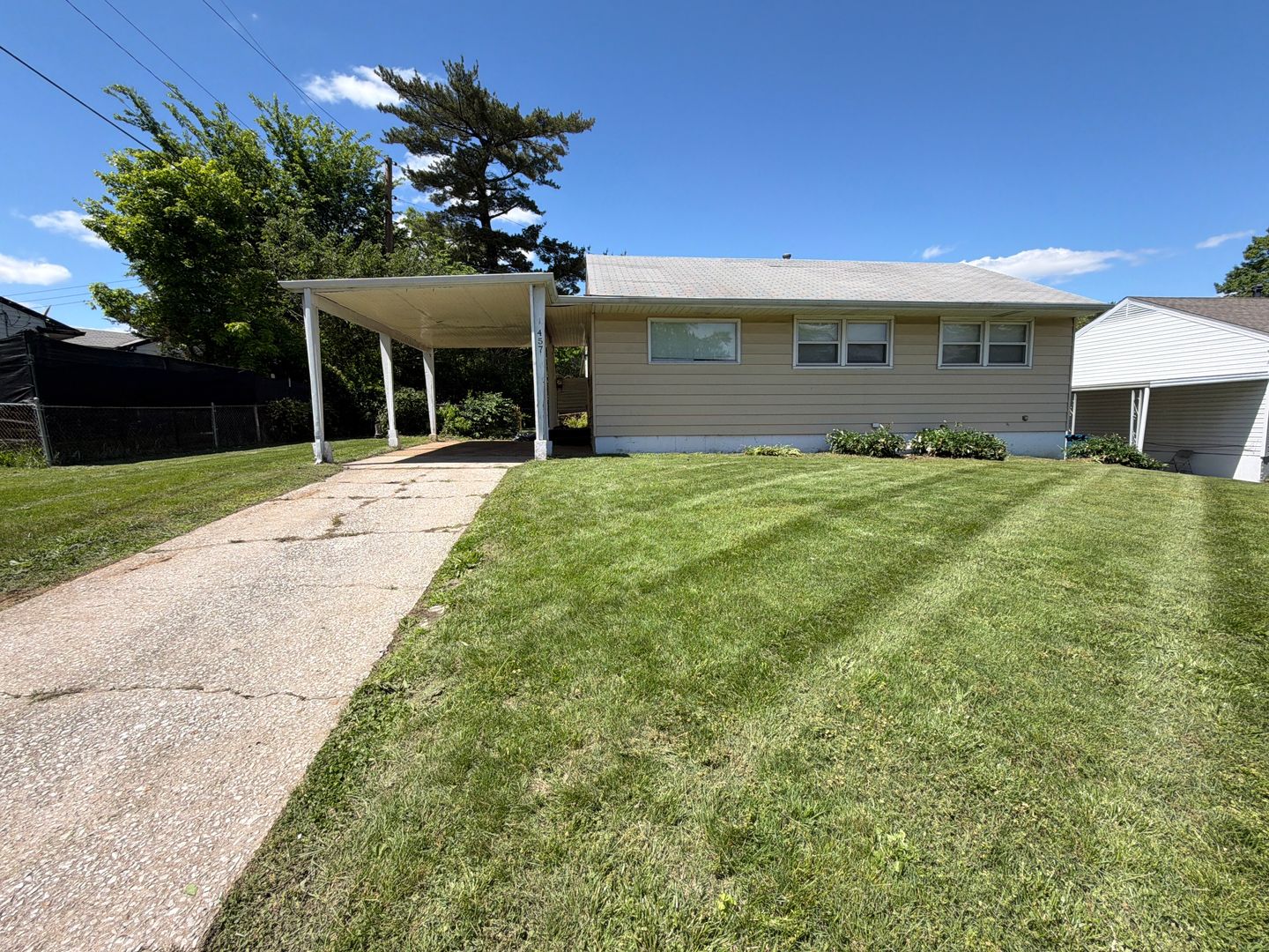 St. Louis House: 457 Shepley Drive