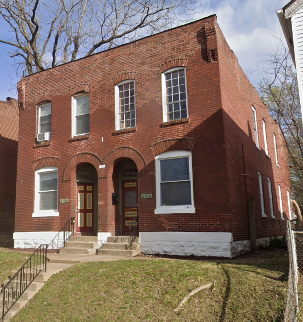 St. Louis Apartment: 6704-06 Idaho Ave