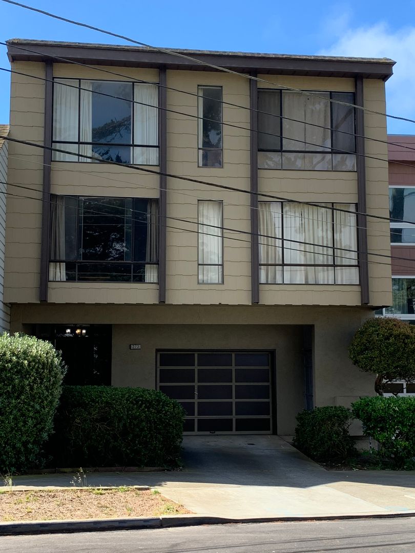 Daly City Apartment: 273 S. Parkview Avenue