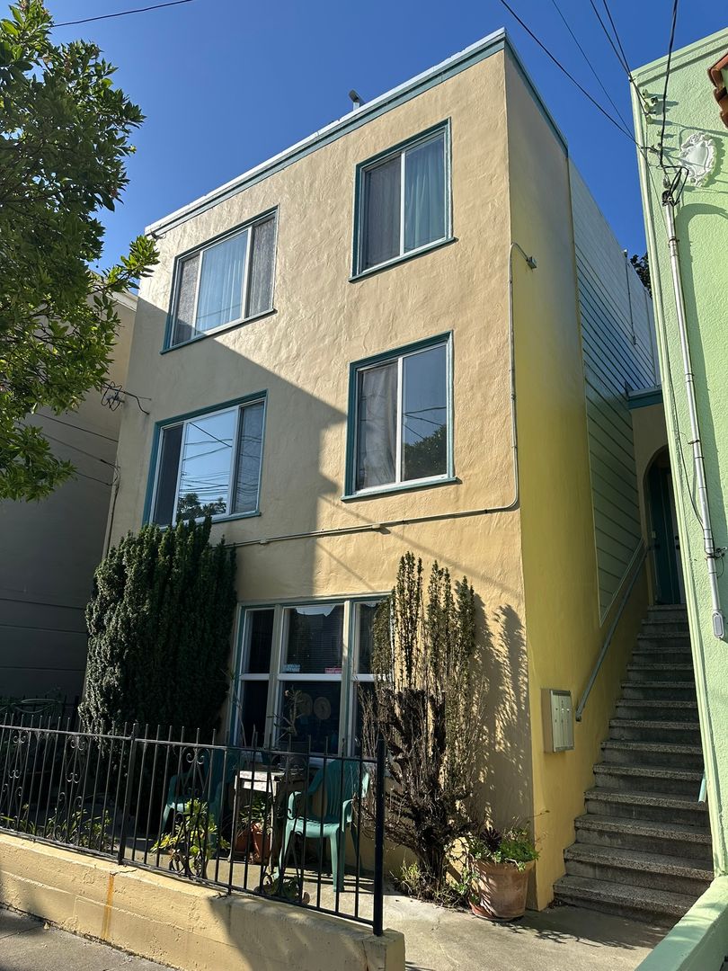 San Francisco Apartment: 1379 - 1383 24th Avenue