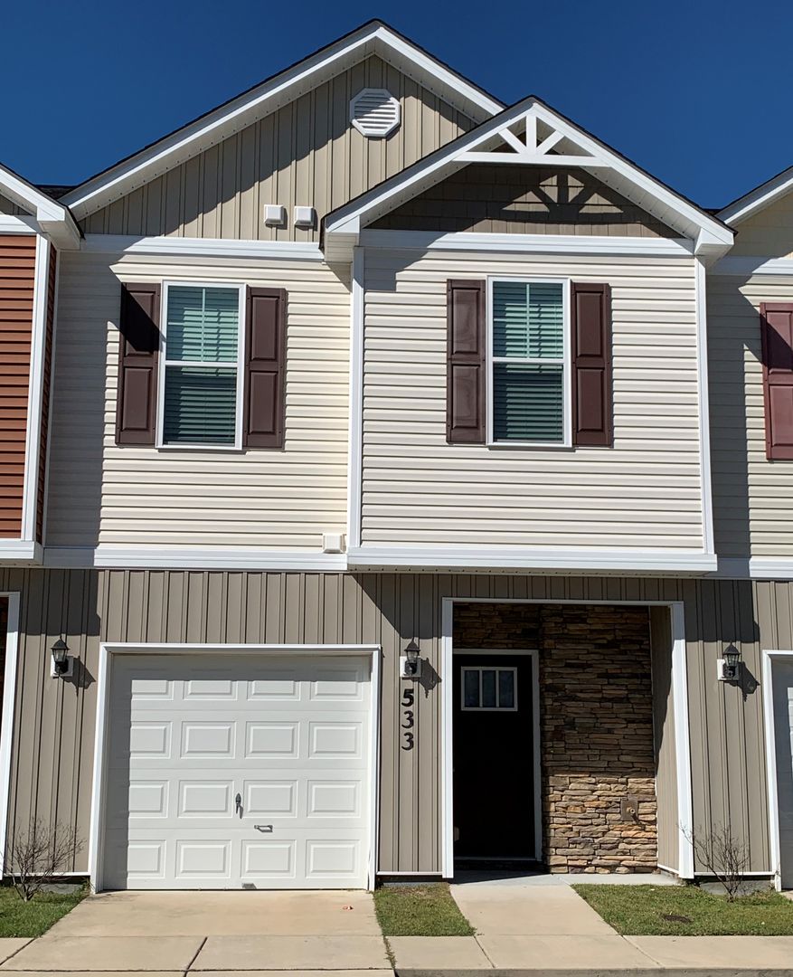 Jacksonville House: 533 Caldwell Loop