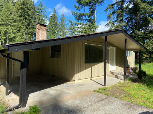 2 Bedroom 1 bath with carport and yard – photo 1