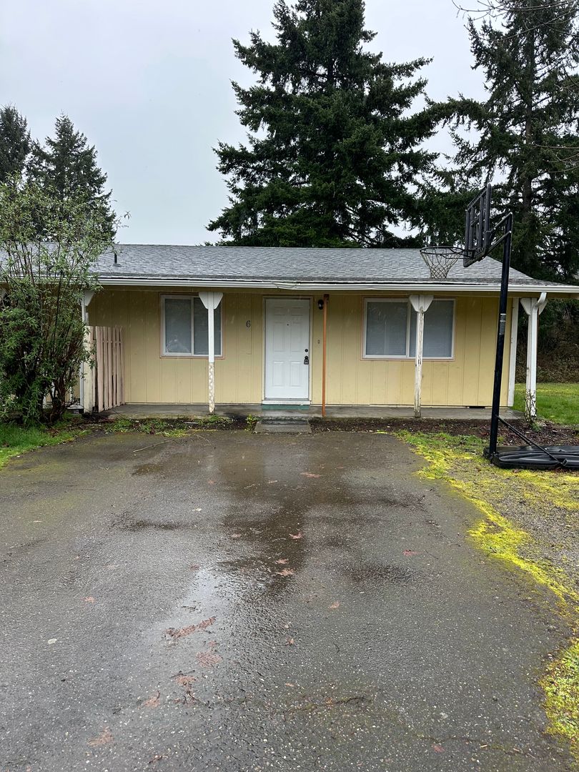 Roy Apartment: 9112 336th St S