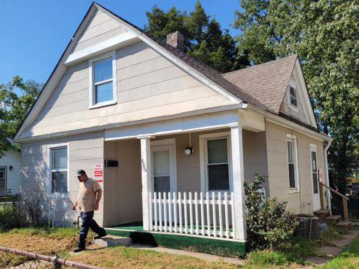 CUTE AND COZY SINGLE FAMILY /2-B.R. – photo 1