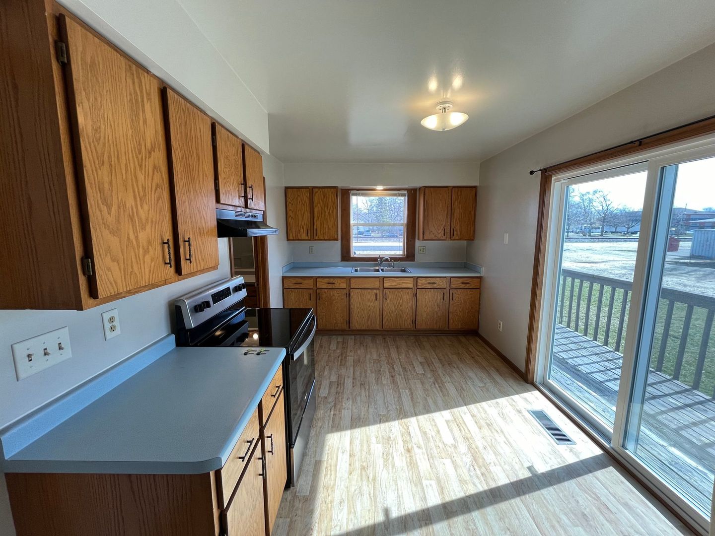 Oshkosh Apartment: 622 Grand St