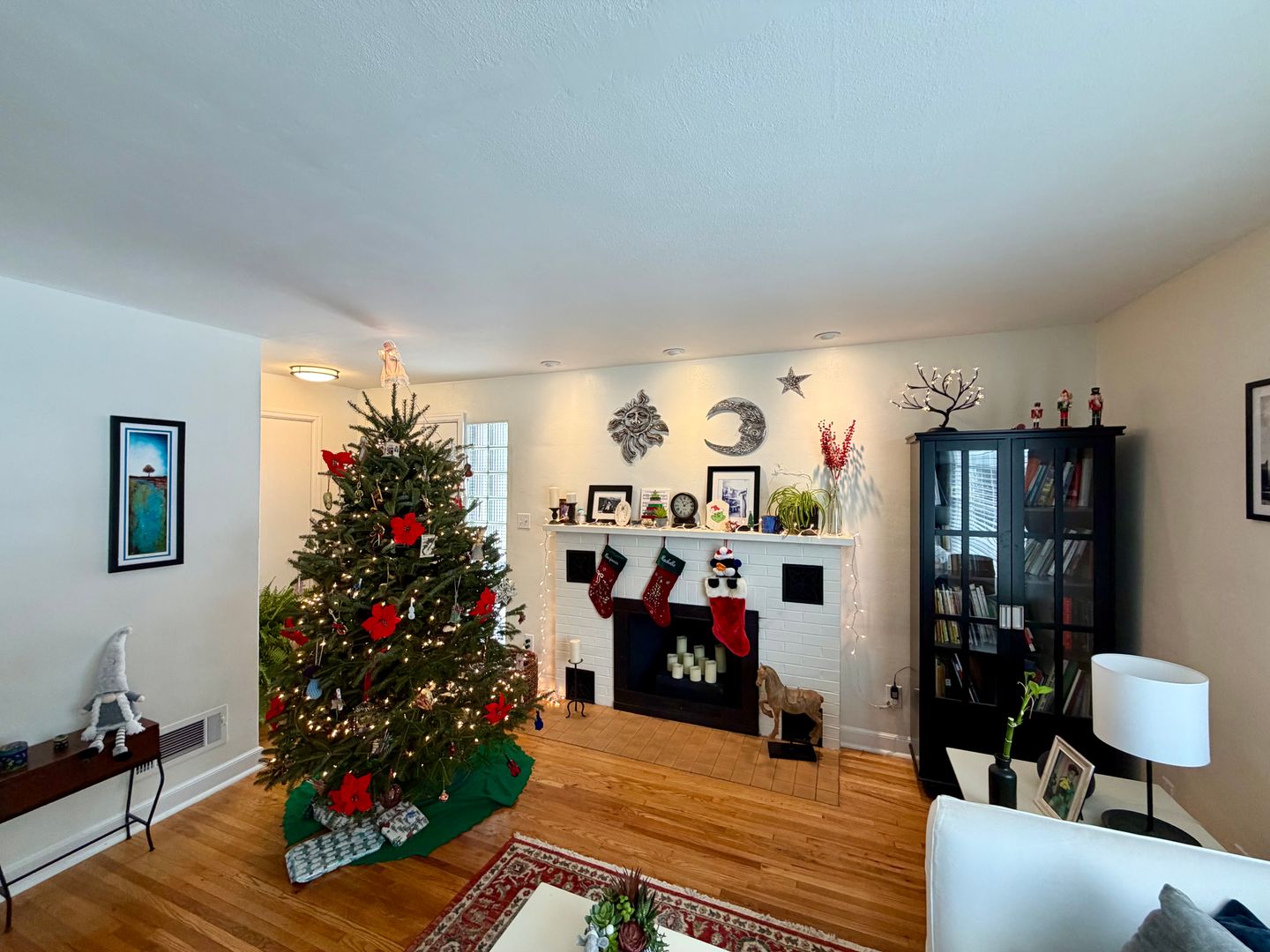 Scholfield House: 130 Marguerite St