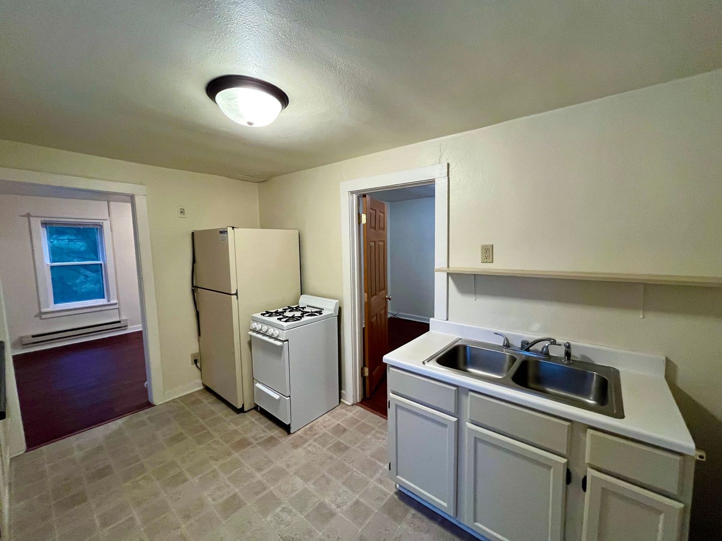 Rhinelander Apartment: 1415 N Stevens St