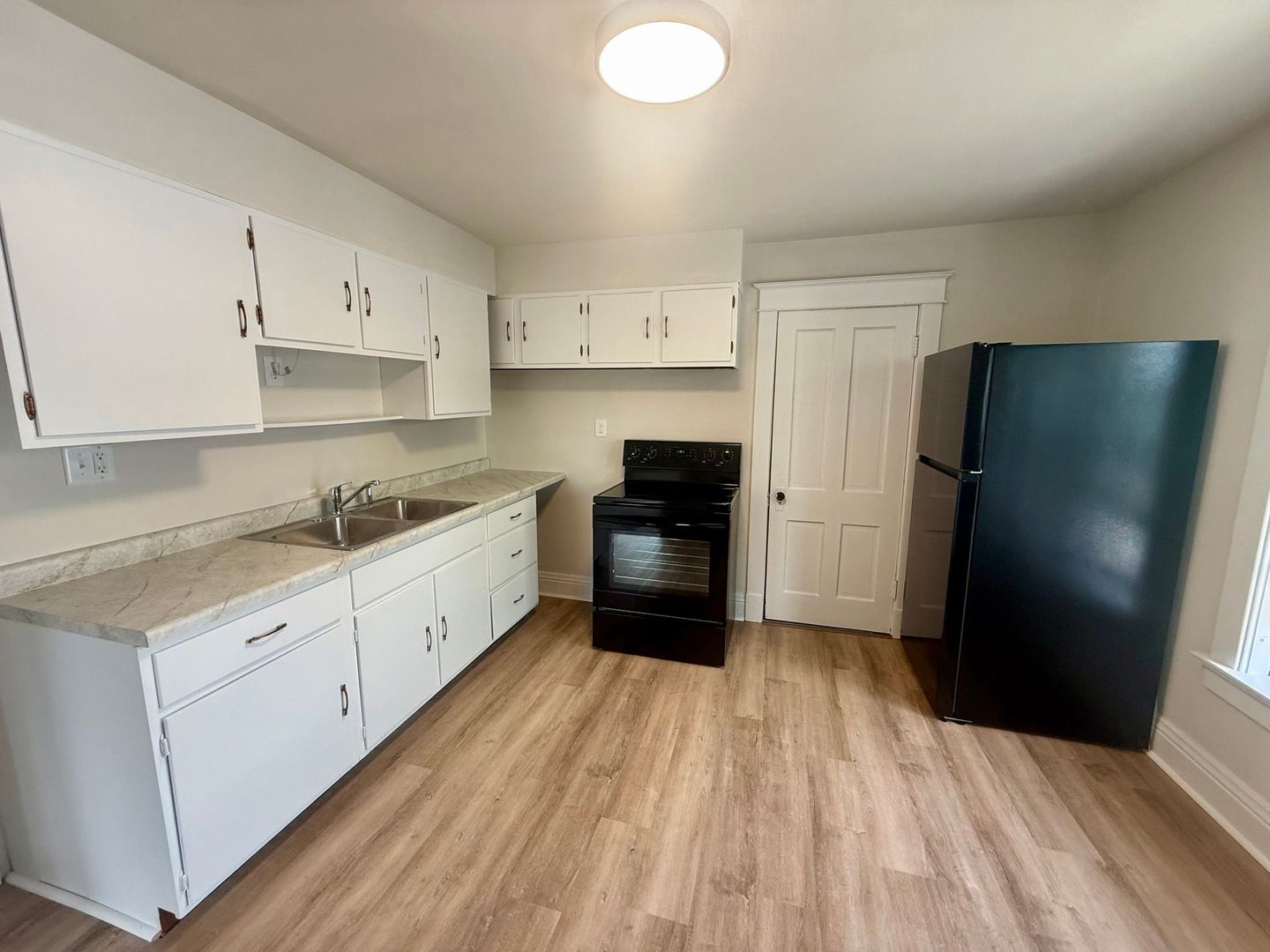 Wausau Apartment: 909 S 6th Ave