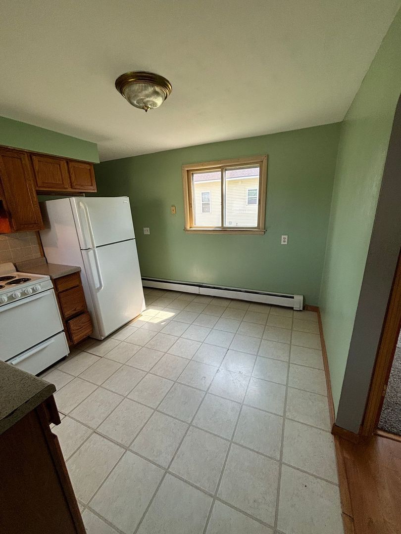 Rhinelander Apartment: 1034 Pinos St