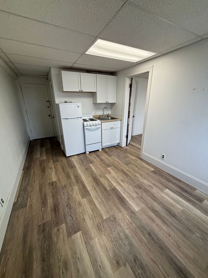 Tomahawk Apartment: 310 W Wisconsin Ave