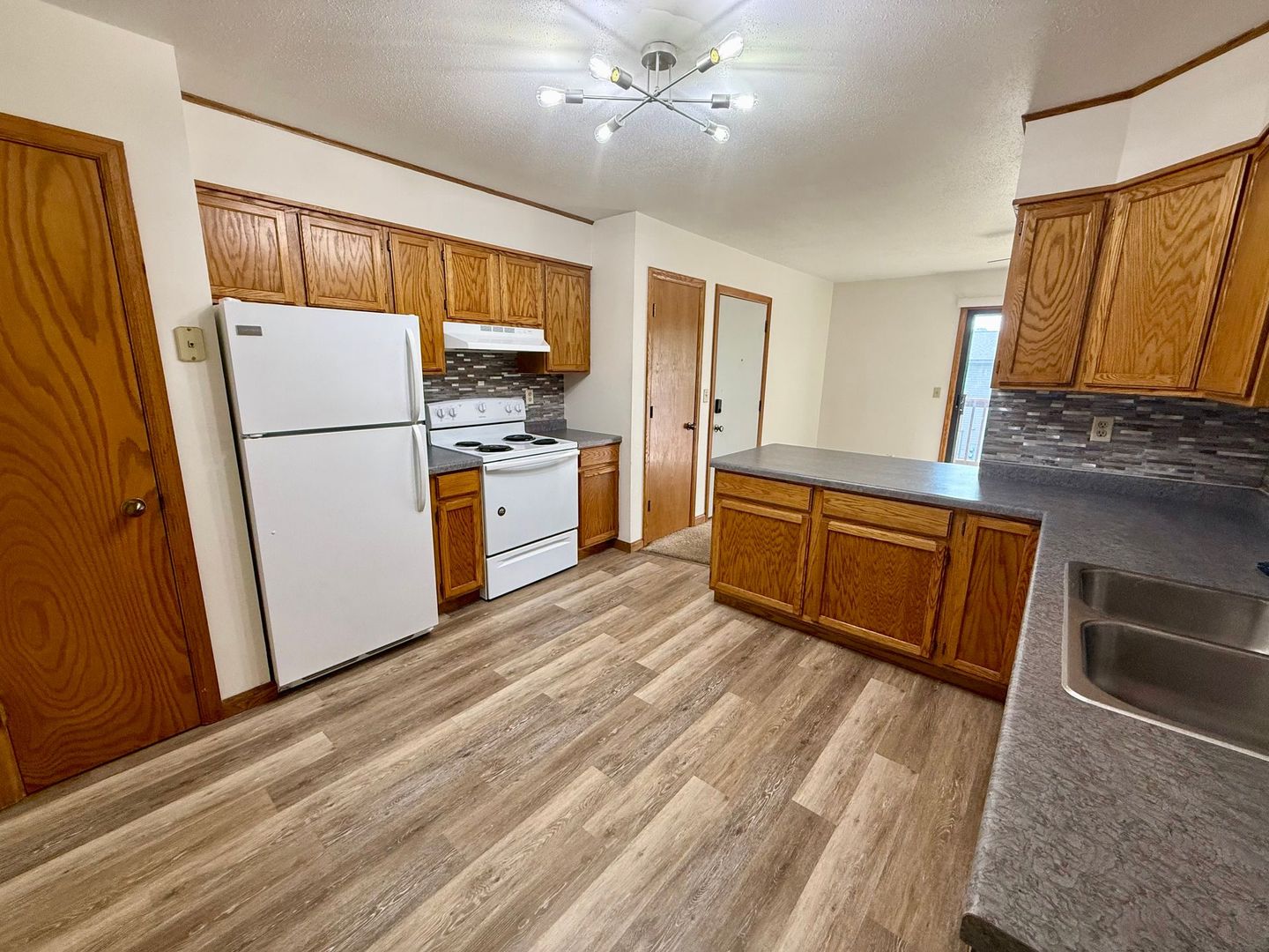 Stevens Point Apartment: 1216 N Point Dr