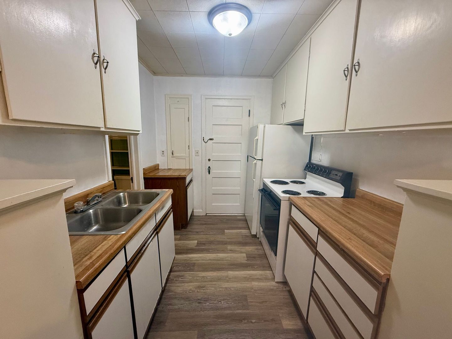 Merrill Apartment: 110 S State St