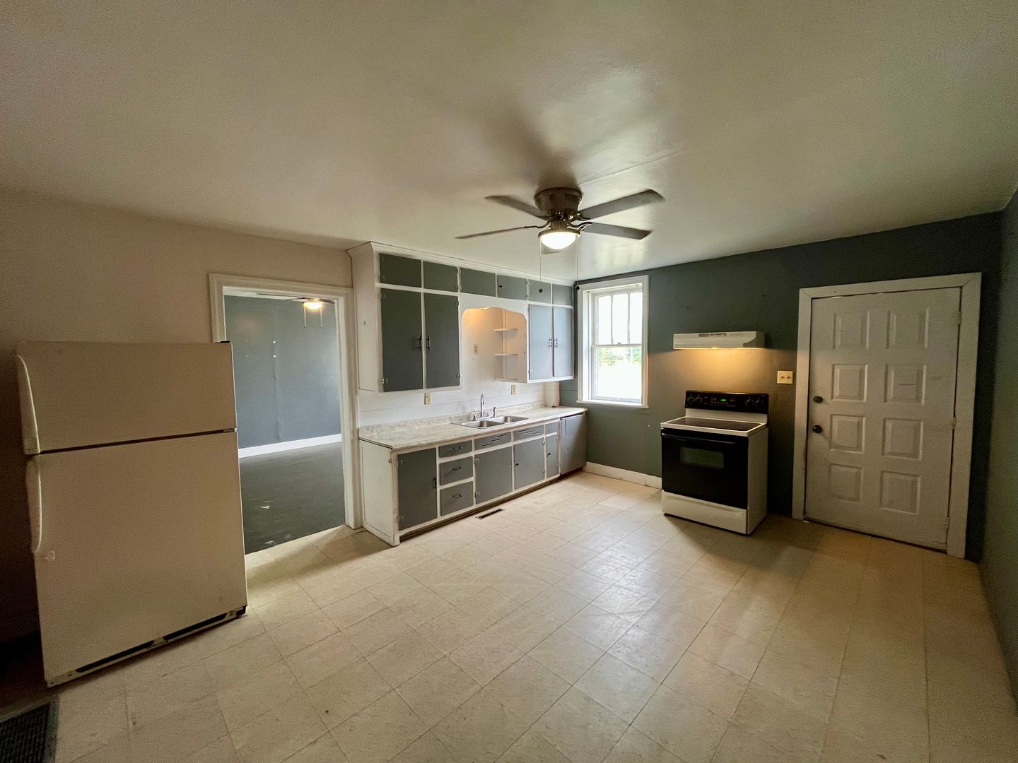 Gillett Apartment: 108 N Lake Ave