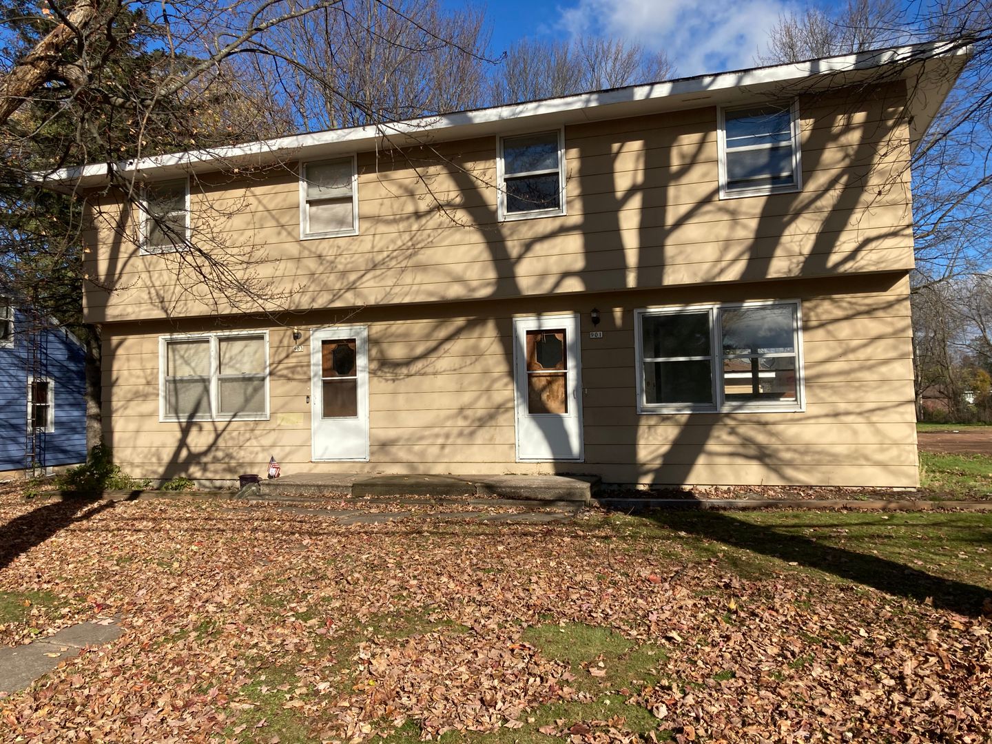 Marshfield Apartment: 901-903 W Adler Rd