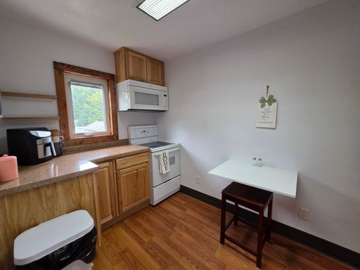 1 Bed 1 Bath Furnished Upper in Wisconsin Rapids – photo 1