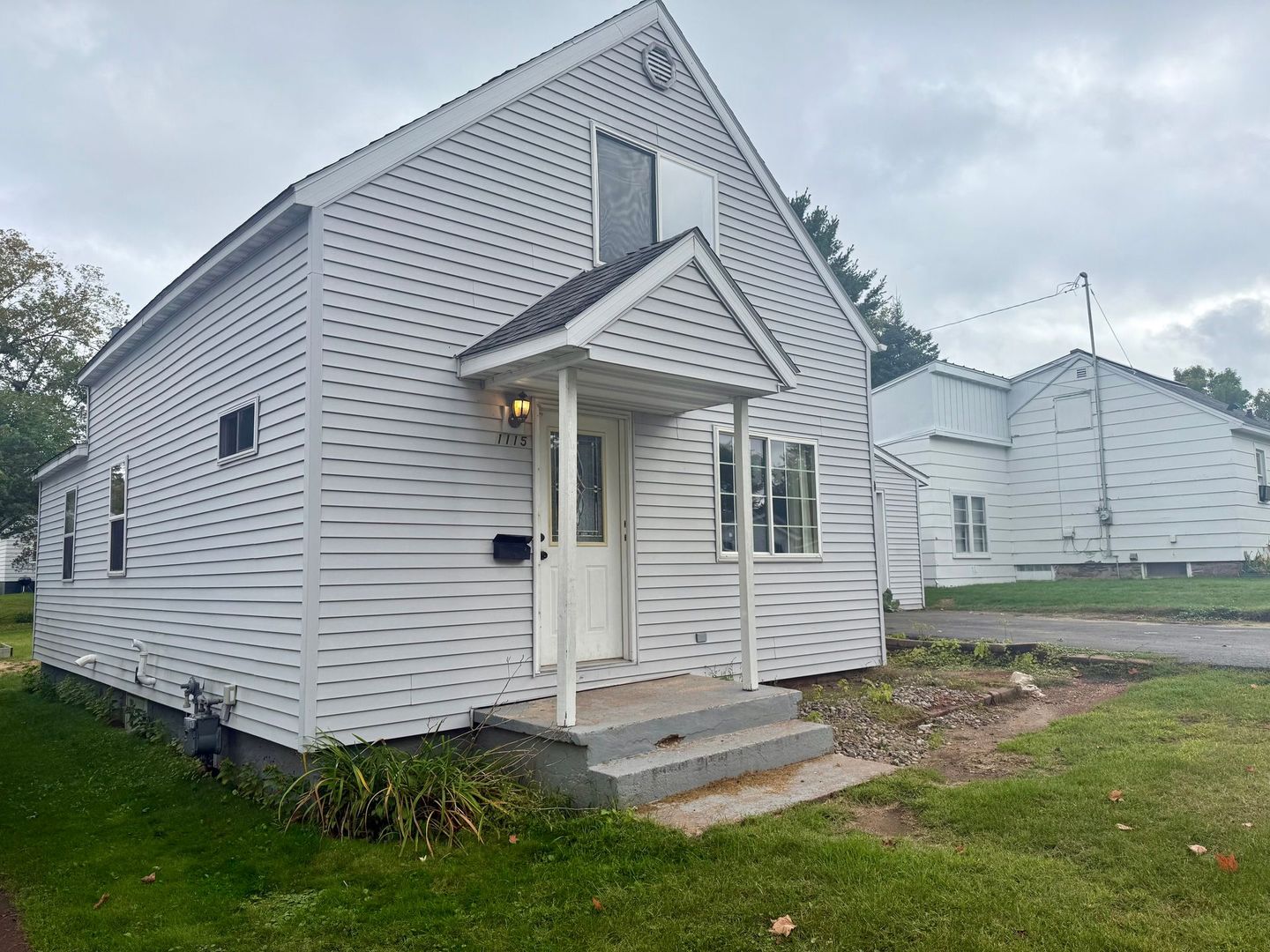 Wausau House: 1115 S 15th Ave