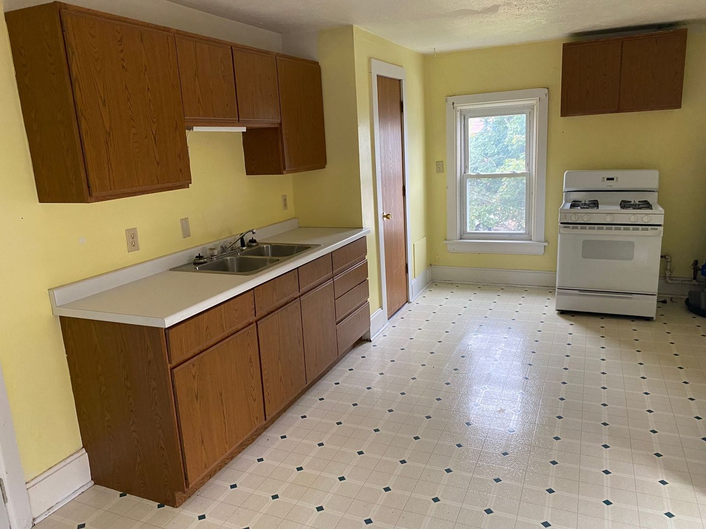 Wausau Apartment: 915 S 4th Ave