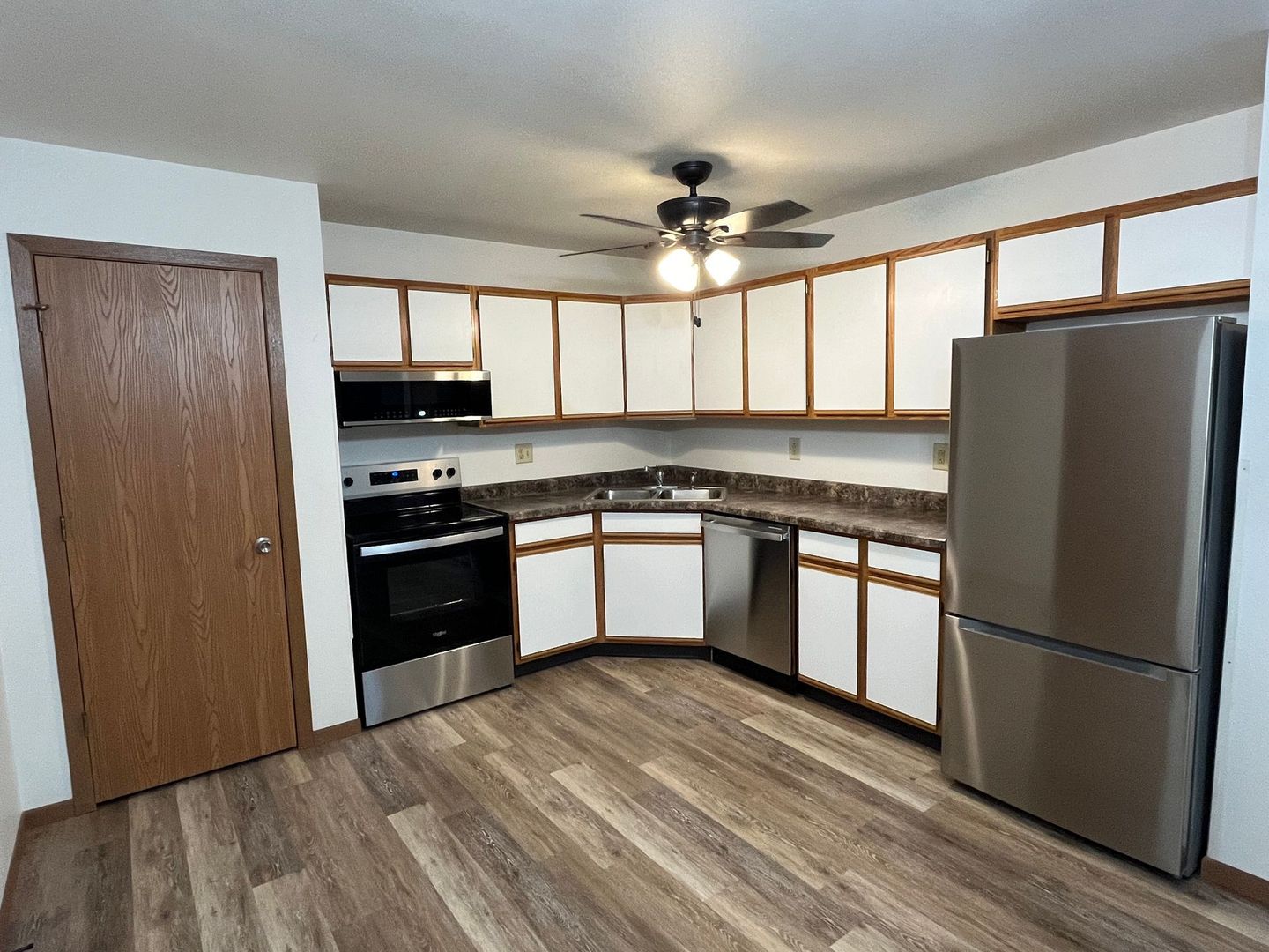 Plover Apartment: 2720 Washington Ave