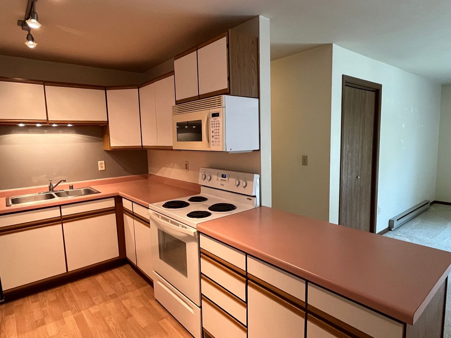 Medford Apartment: 805 W Allman Street