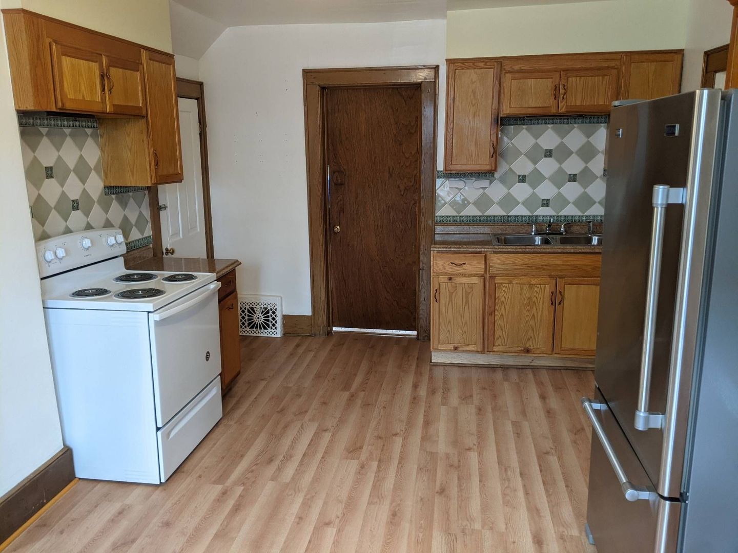 Appleton Apartment: 214 N State Street