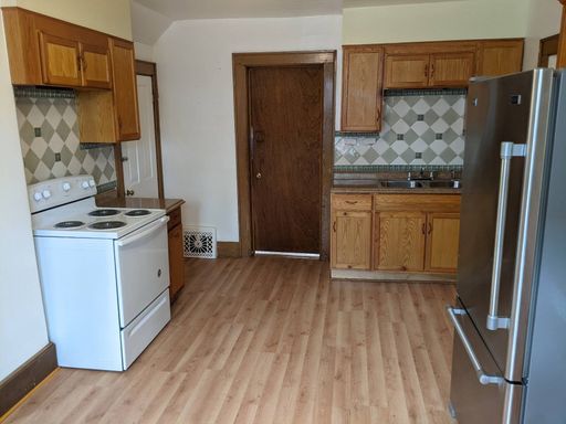 2 Bed 1 Bath Lower in Appleton
