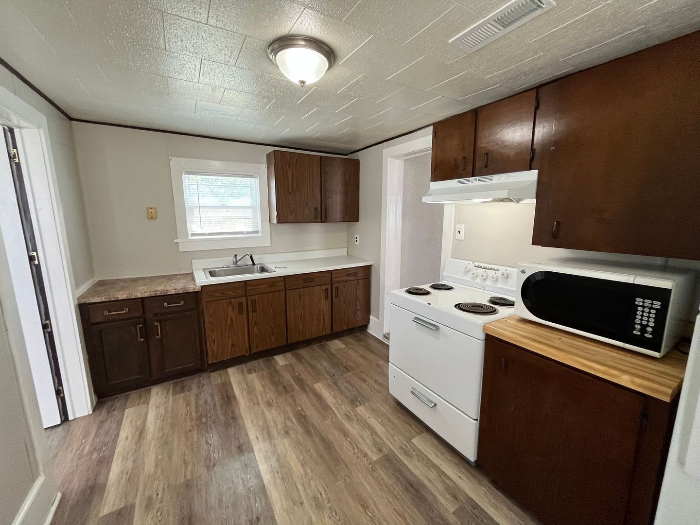 Marshfield Apartment: 310 W Arnold Street