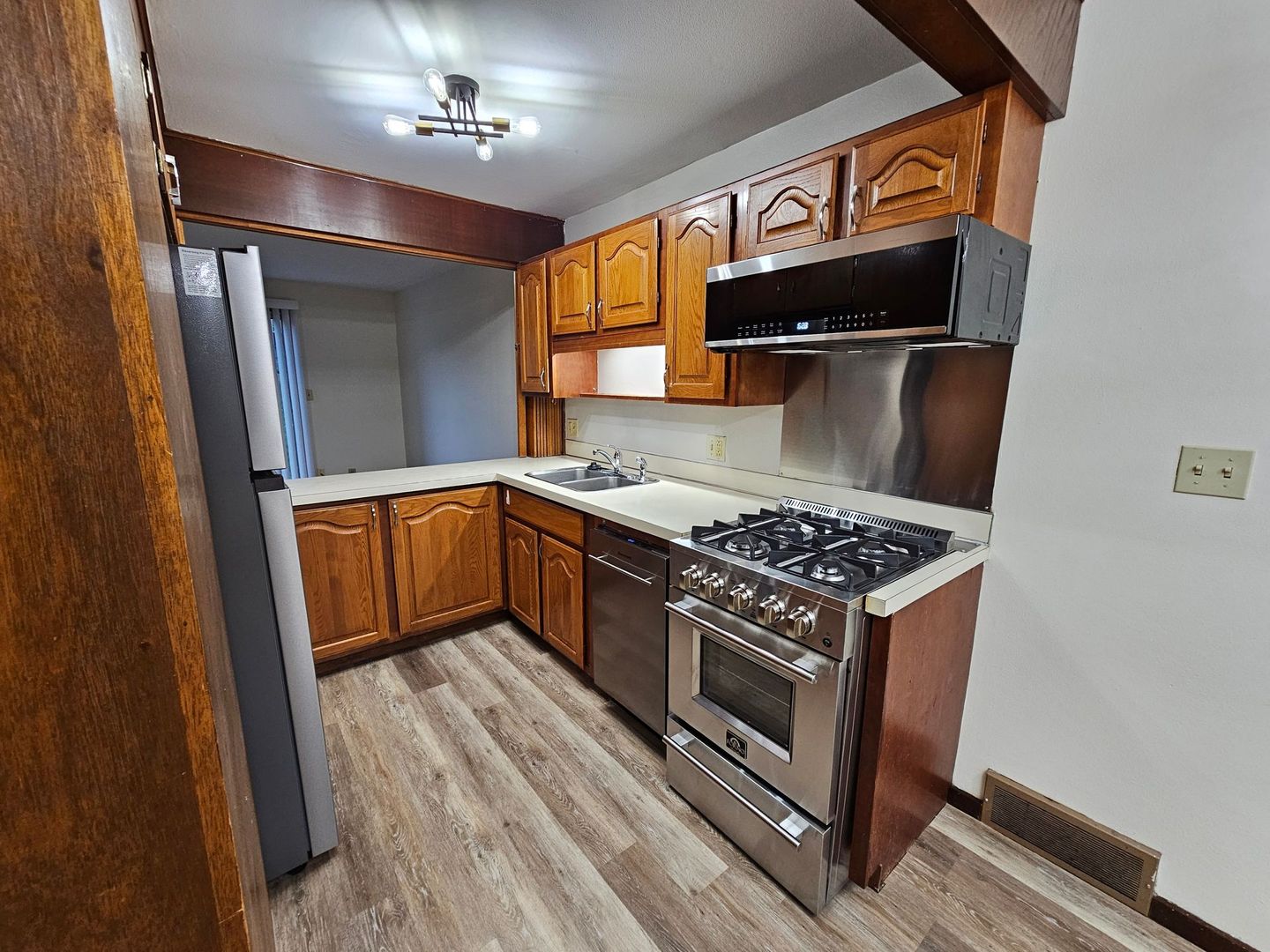 Marshfield Apartment: 1006 W Kalsched St - 1016 W Kalsched St