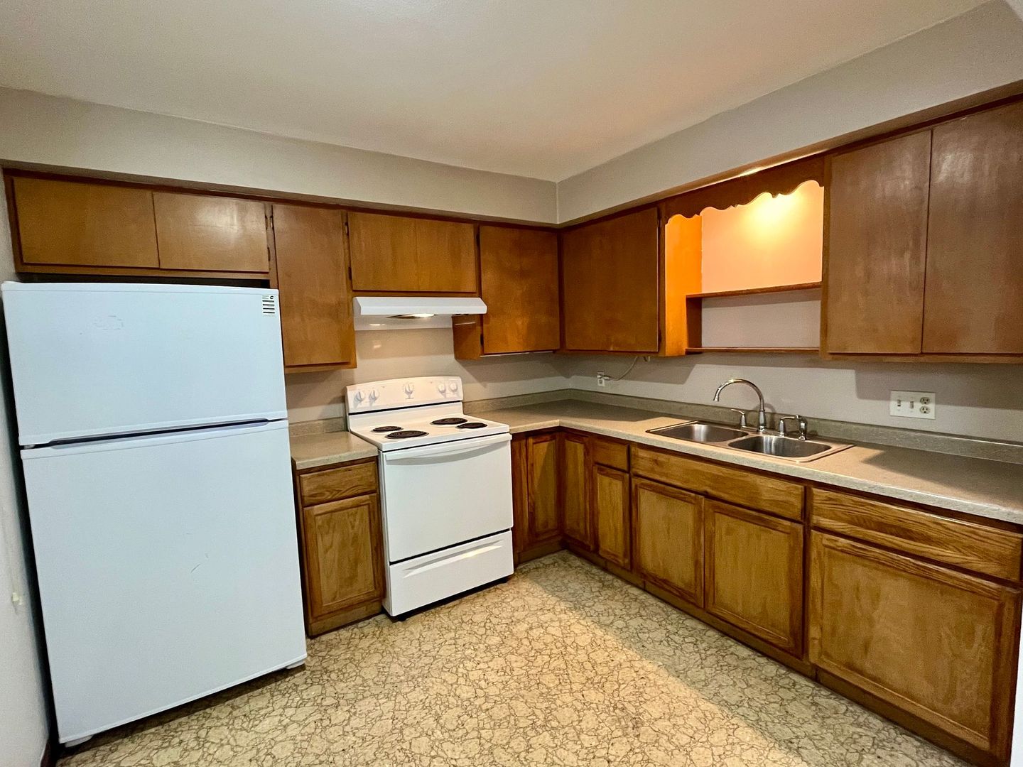 Marshfield Apartment: 811-813 W Adler Rd