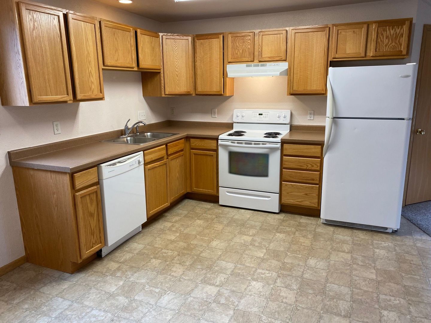 Rhinelander Apartment: 1431 N Stevens Street