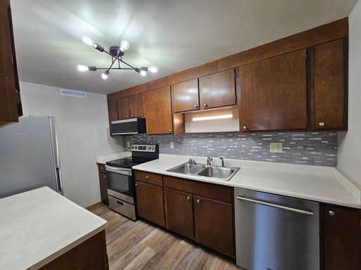 2 Bed 1 Bath Lower in Plover : Fall into savings! – NO DEPOSIT Required!