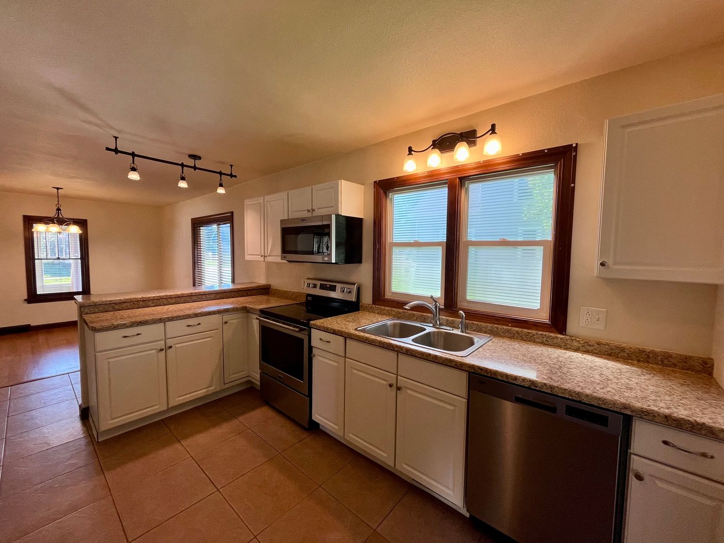 Marshfield House: 508 N Cherry Ave