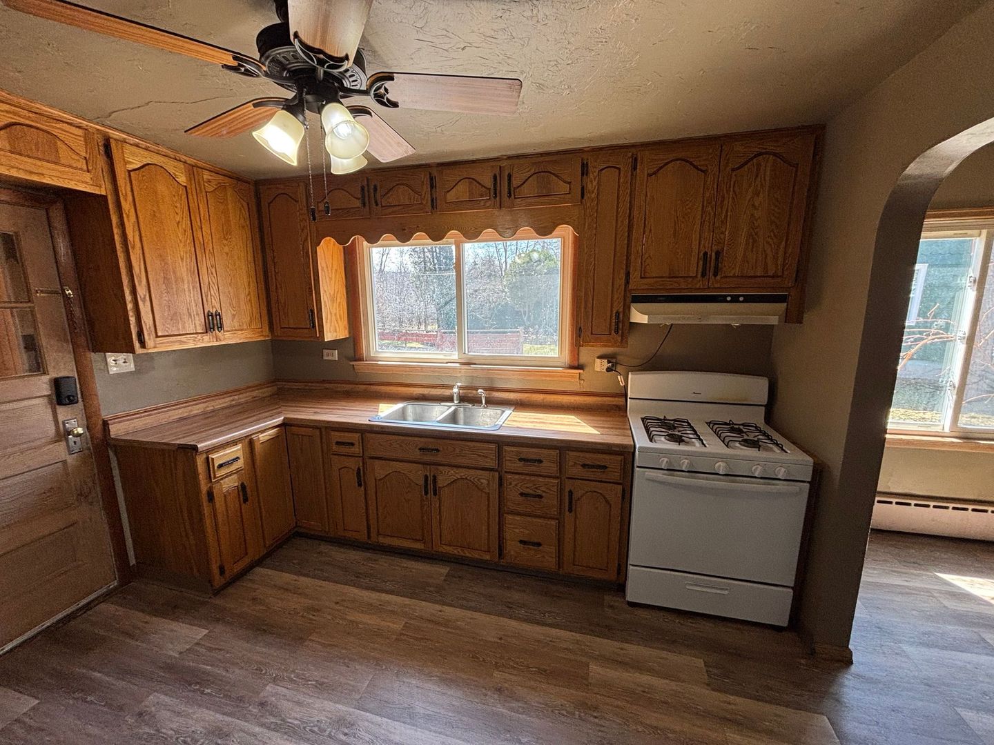 Rhinelander House: 942 N Stevens St