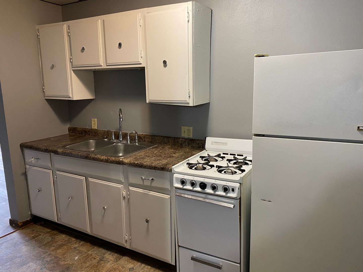 Antigo Apartment: 1130 5th Ave