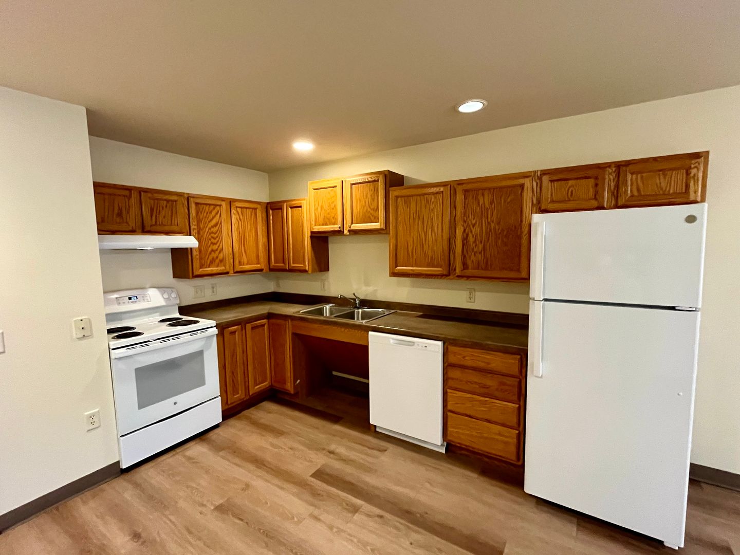 Weston Apartment: 3102 Jelinek Ave