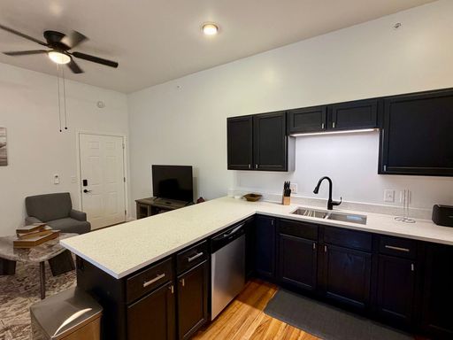 Furnished 2 Bed 1 Bath Upper in Wausau! 30 Day Minimum Stay! – photo 1